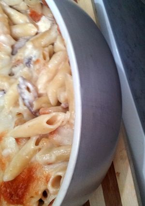 A picture of very fast and creamy pasta.
