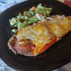 Una foto de Escalopes de ternera con jamón york y queso en 25 minutos
