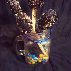 A picture of Chocolate cake pops.