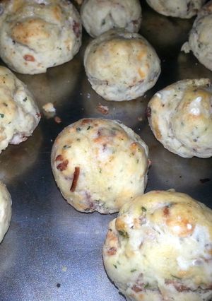 A picture of Ray's' Bacon cheddar biscuit balls.