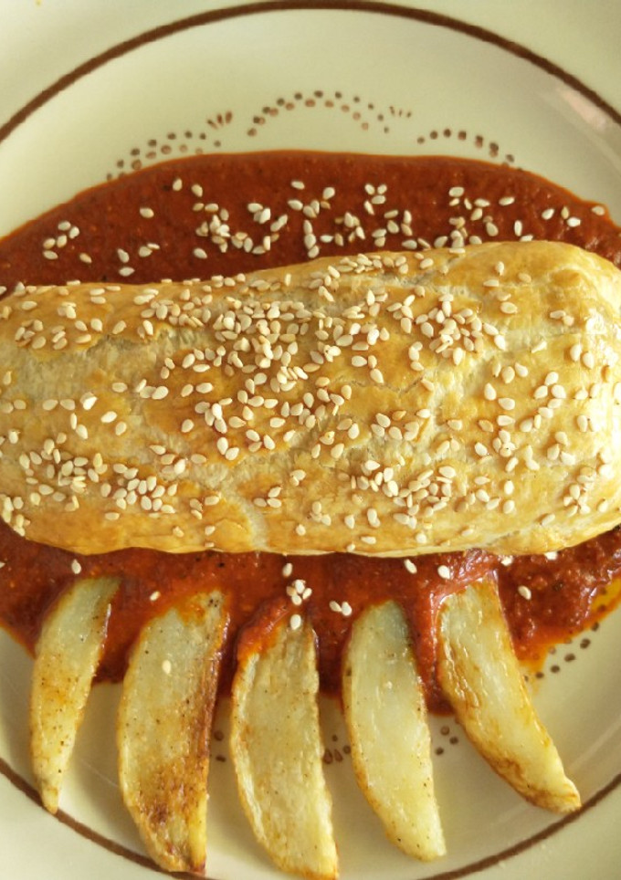 Una foto de Rollos de chile relleno hojaldrado