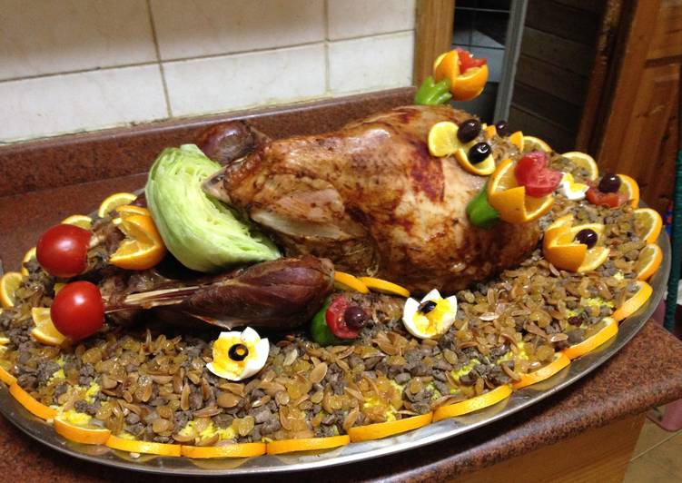 طريقة عمل ديك رومى بالفرن مع رز بالخلطة
