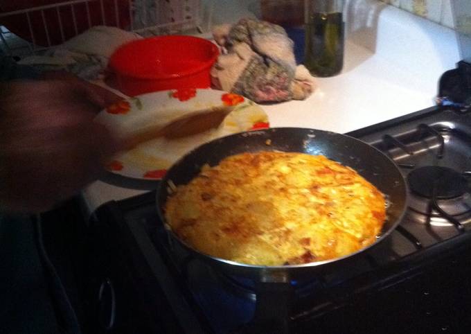 Tortilla de chorizo y cebolla (tortilla española)