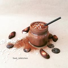 A picture of Vegan Oats Chocolate Milkshake.