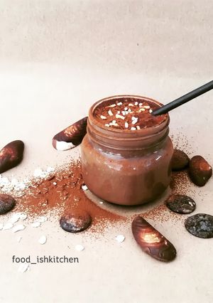 A picture of Vegan Oats Chocolate Milkshake.