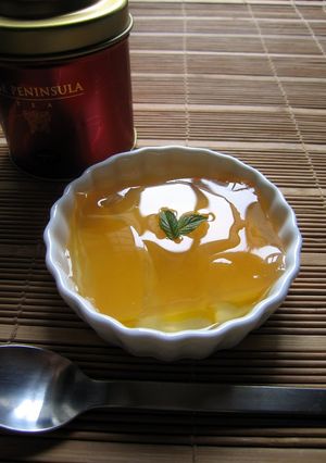 A picture of Jasmine Tea & Yellow Peach Agar Jelly.