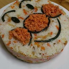 A picture of Chirashi Sushi Caracter Cake.