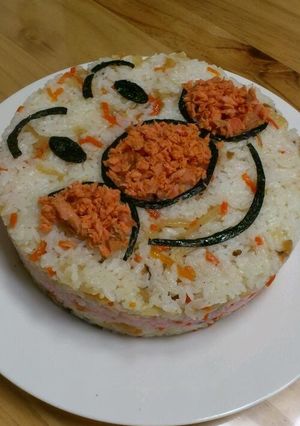 A picture of Chirashi Sushi Caracter Cake.