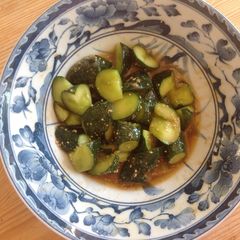 A picture of Cucumber salad with sesame.