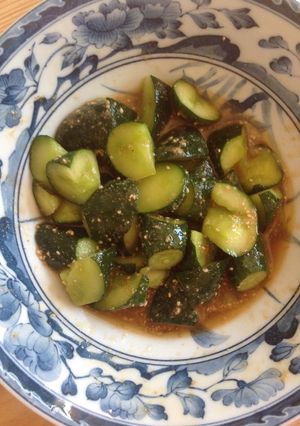 A picture of Cucumber salad with sesame.