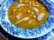 Una foto de sopa de pollo