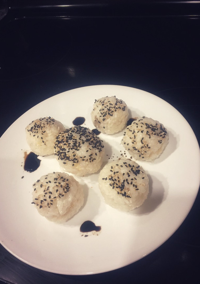 Una foto de Balls de arroz especiales rellenas con crema de garbanzos