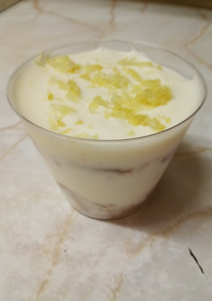 Una foto de Postre de limón y galleta