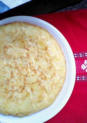 A picture of Basque potato omelet.