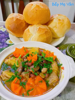 Hình của món Gà nấu đậu.