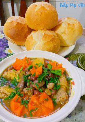 Hình của món Gà nấu đậu.