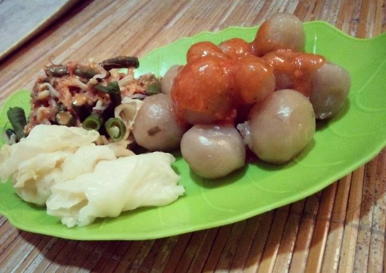 Resep Cilok isi tahu saus kacang 🍡🍡, Enak