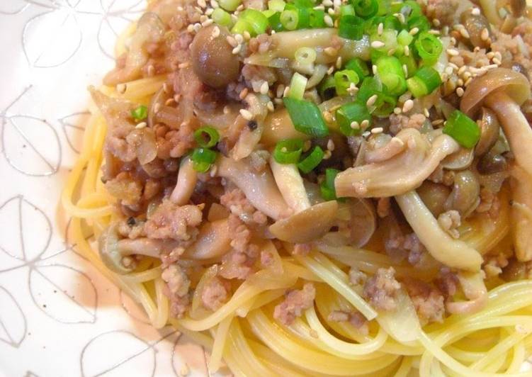 Recipe of Speedy Gingery Minced Meat and Shimeji Japanese Spaghetti