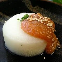 A picture of Furofuki Daikon by Pressure Cooker.
