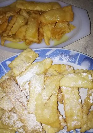 Foto di Chiacchiere con la panna