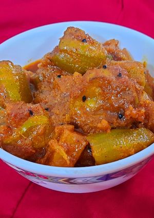 পটলের ডালনা (potoler dalna recipe in Bengali) রেসিপির প্রধান ছবি