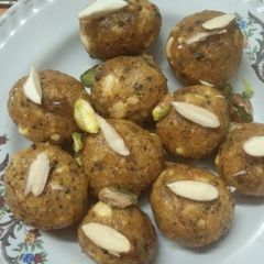 A picture of Microwave Besan Ka Ladoo.