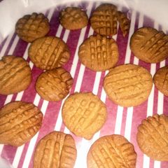 A picture of Gabby`s Famous (Flourless) Peanut Butter Cookies.