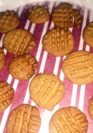A picture of Gabby`s Famous (Flourless) Peanut Butter Cookies.