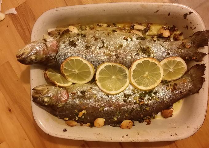 Recipe of Delicious Baked trout with lemon, herbs and almonds