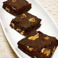 A picture of Microwave Brownies Made in a Silicone Steamer Case.