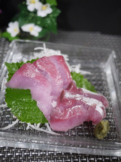 A picture of Let's Prepare a Fish! How to Make Amberjack Sashimi.