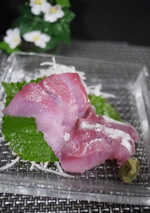 A picture of Let's Prepare a Fish! How to Make Amberjack Sashimi.