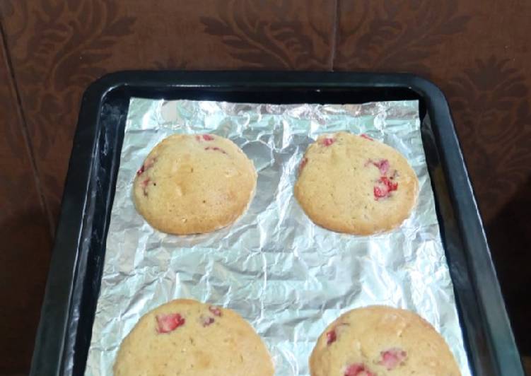 White Chocolate Strawberry Cookies