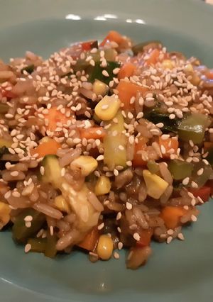 Una foto de Wok de arroz oriental