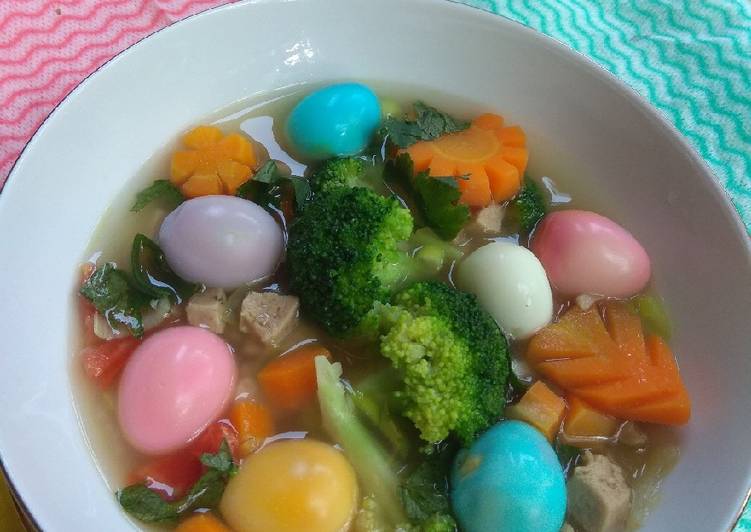 Sup telur puyuh pelangi Sup telur puyuh pelangi
