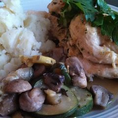 A picture of Lemon Chicken Breasts with Capers.