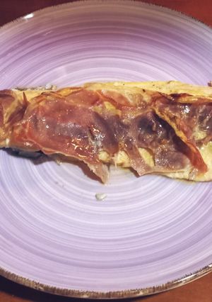 Una foto de Trucha con mostaza y jamón serrano