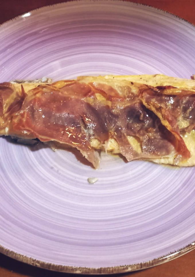 Una foto de Trucha con mostaza y jamón serrano