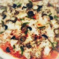 Malai boti pizza A picture of Malai boti pizza.