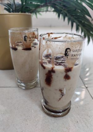A picture of Apple dry fruits smoothie.