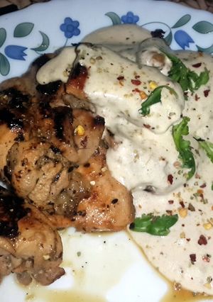 A picture of Pan Seared Chicken with Creamy Garlic Sauce.