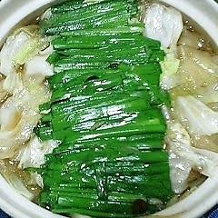 A picture of Hakata-style Motsu Offal Hot Pot (Lightly-Flavored Soy Sauce Version).