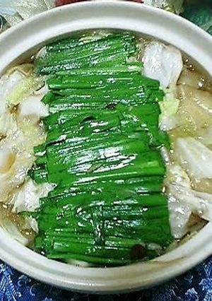 A picture of Hakata-style Motsu Offal Hot Pot (Lightly-Flavored Soy Sauce Version).