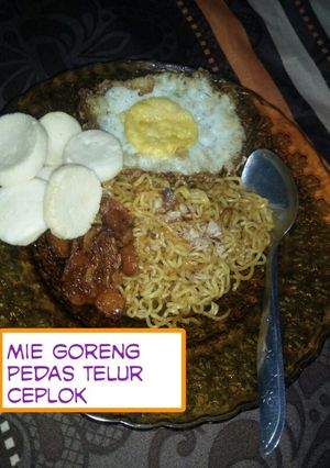 Foto resep Mie goreng pedas telur Ceplok