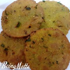 A picture of Jowar Bajri Methi Poori.