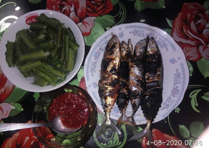 Ikan bakar sambal lalap