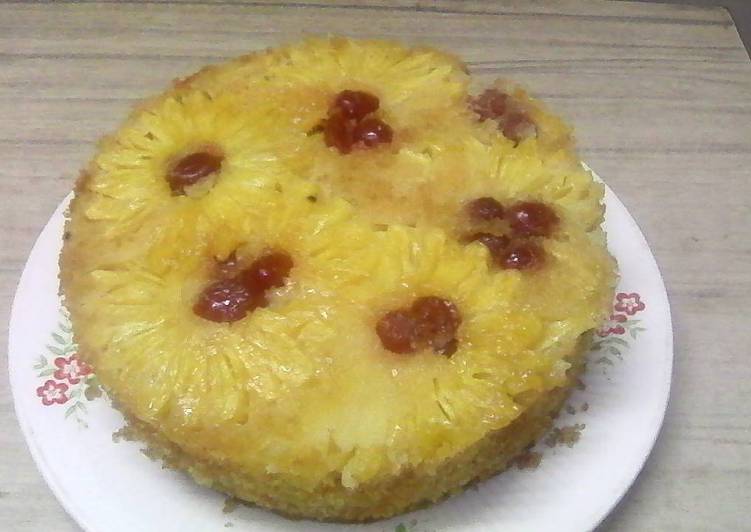 Pineapple upside down cake