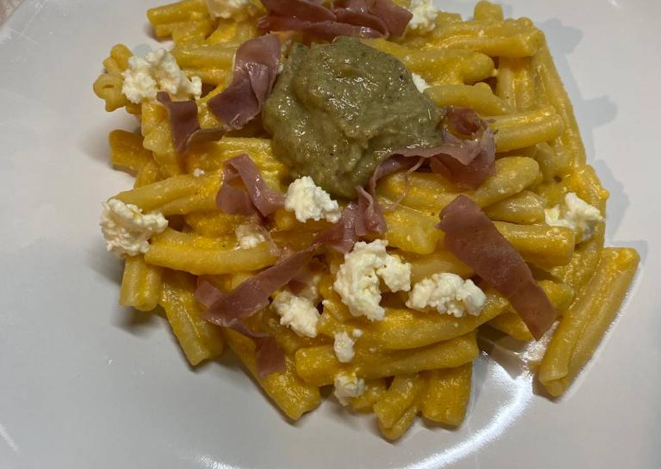 Pâtes à la crème de potiron, pesto de noix