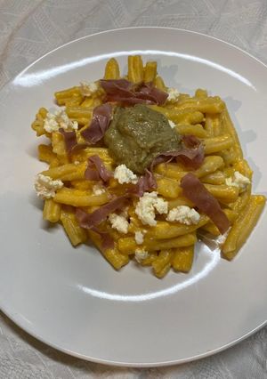 Une photo de Pâtes à la crème de potiron, pesto de noix