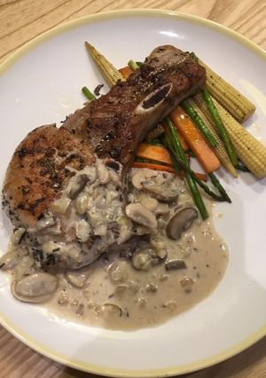 รูปของ Pork Chop with Mushroom Sauce